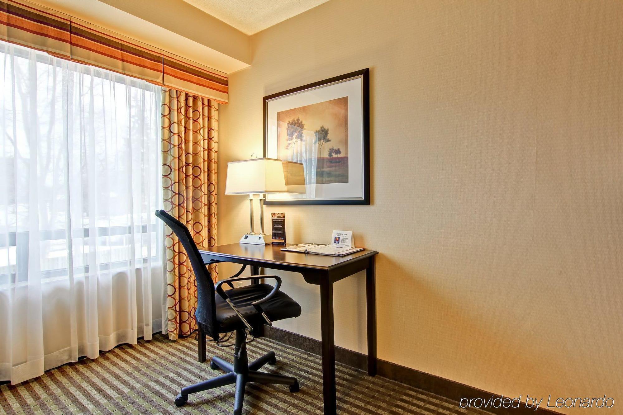 Comfort Inn East Scarborough โตรอนโต ภายนอก รูปภาพ