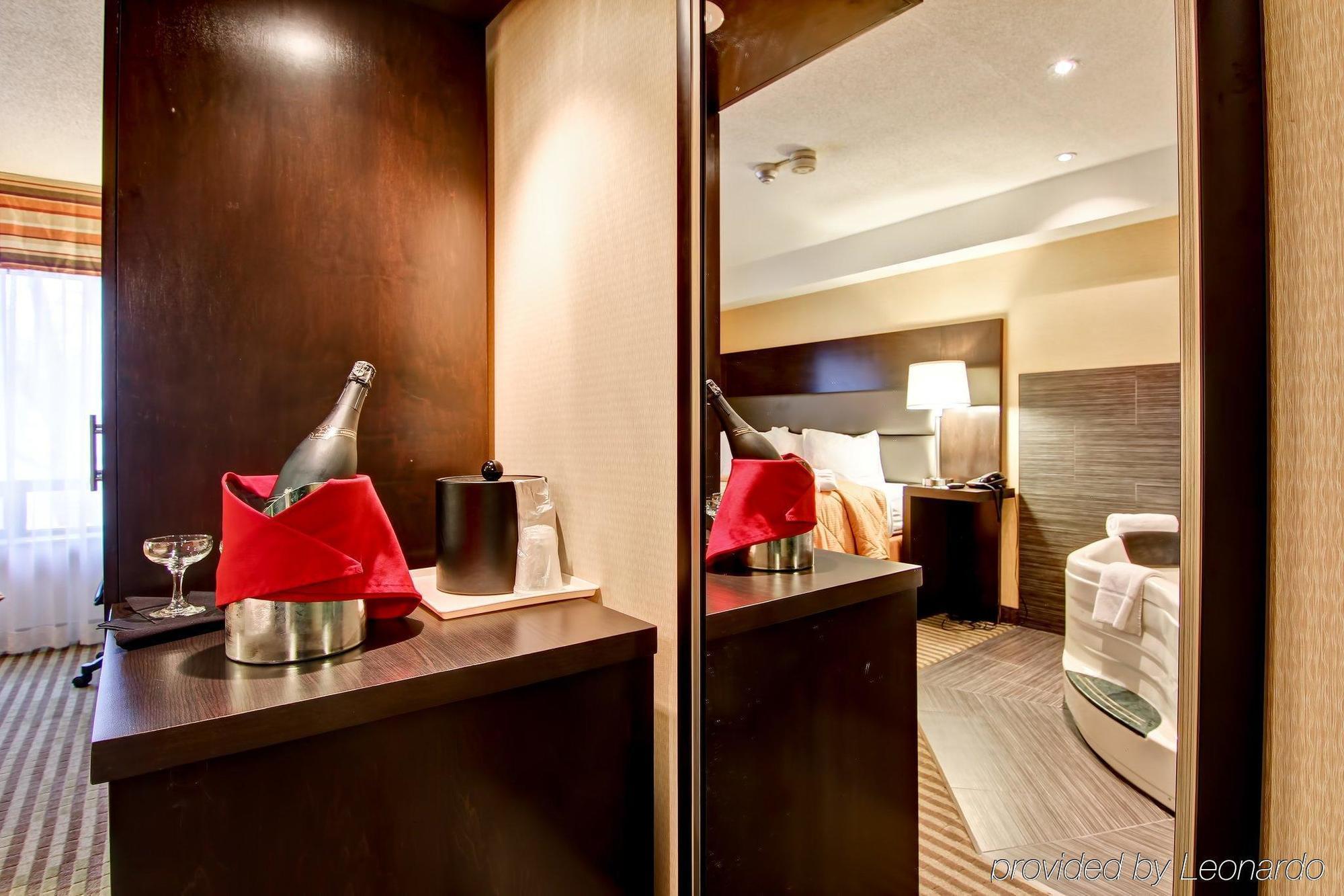 Comfort Inn East Scarborough โตรอนโต ภายนอก รูปภาพ