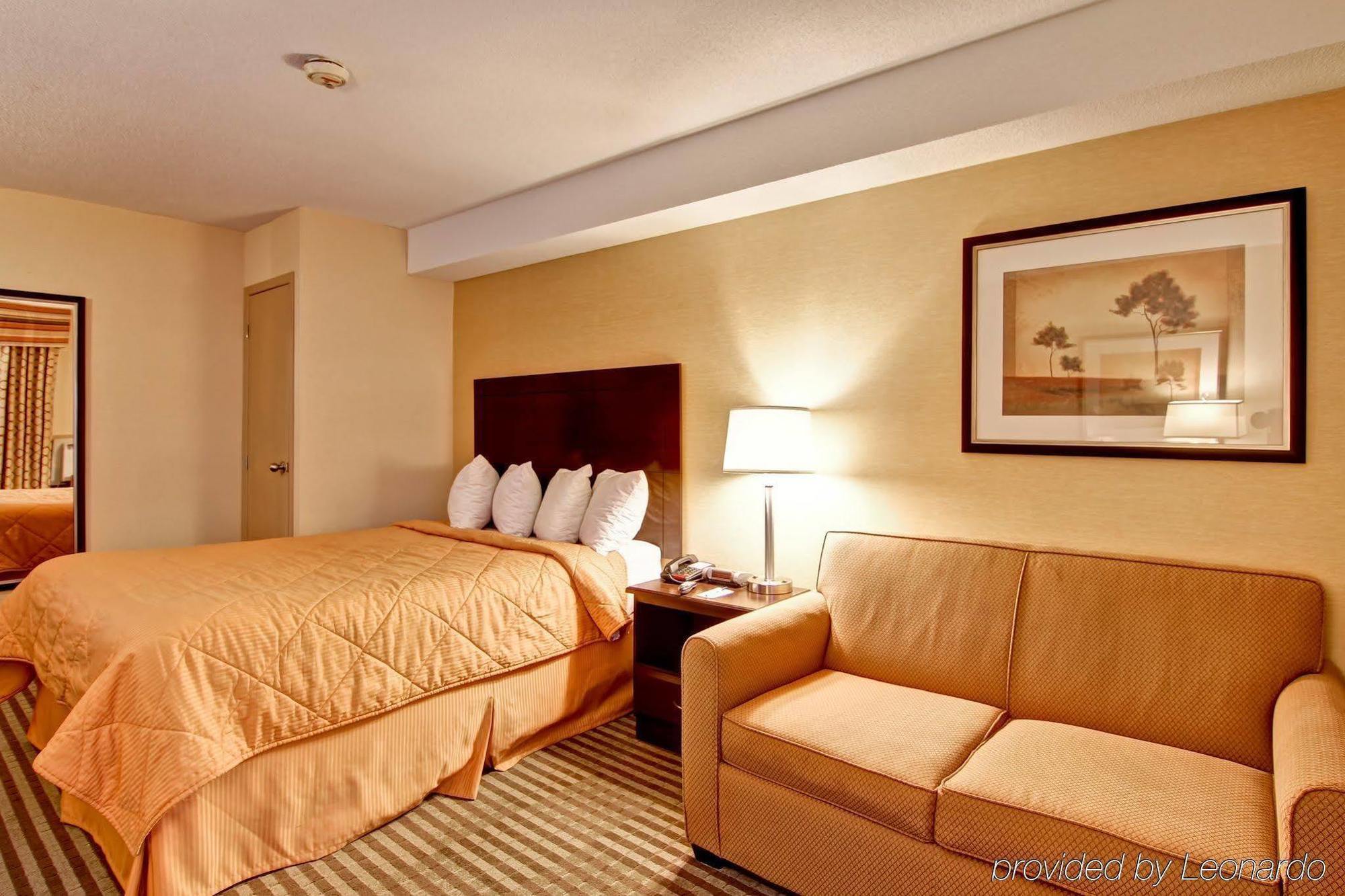 Comfort Inn East Scarborough โตรอนโต ภายนอก รูปภาพ